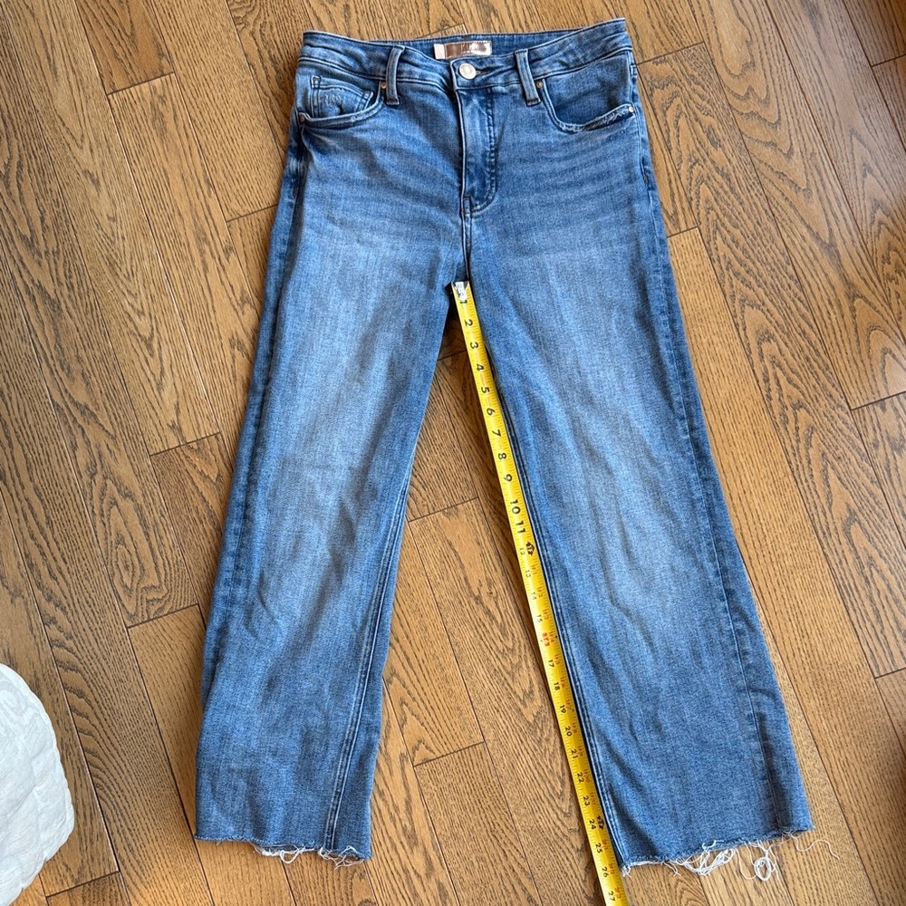 Kut from the Kloth Flare Blue Jeans size 6 inseam 26 crop
